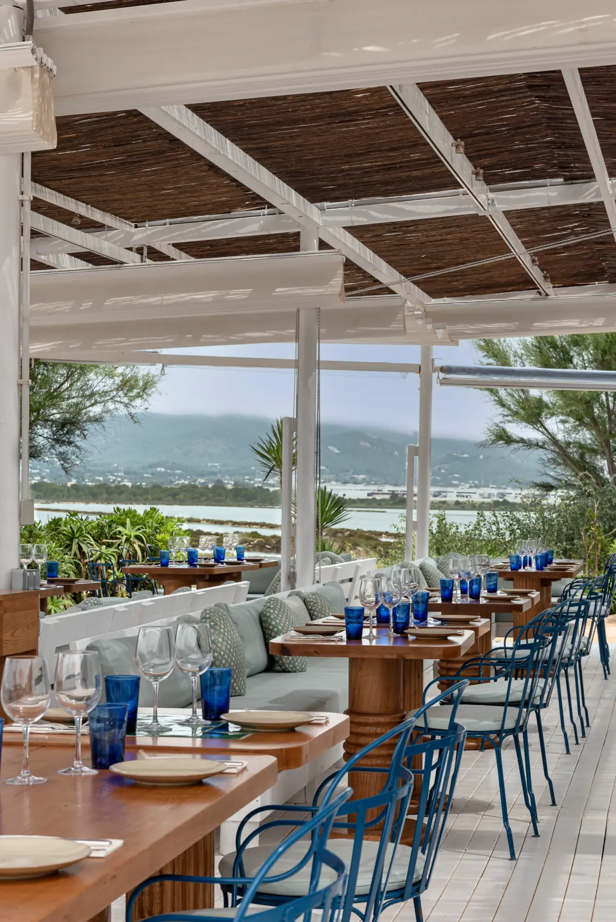 Este verano, Experimental Beach Ibiza recibe a Casa Pregonda para una residencia solar con acentos baleares