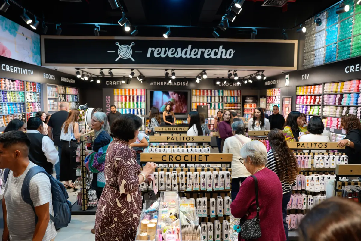 Revesderecho abre su primera tienda en Perú y convierte el tejido en una experiencia que se vive
