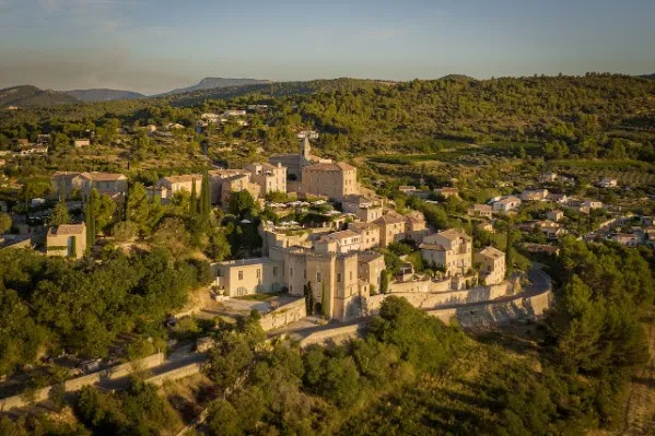 Crillon le Brave, un hotel que se vive al ritmo de las estaciones