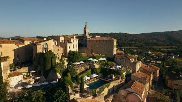 Crillon le Brave, un hotel que se vive al ritmo de las estaciones Crillon le Brave, un hotel que se vive al ritmo de las estaciones
