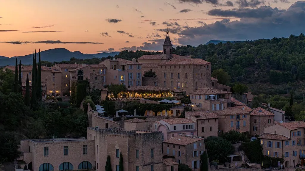 Crillon le Brave presenta un retiro exclusivo en la Provenza con Chloé Crane-Leroux